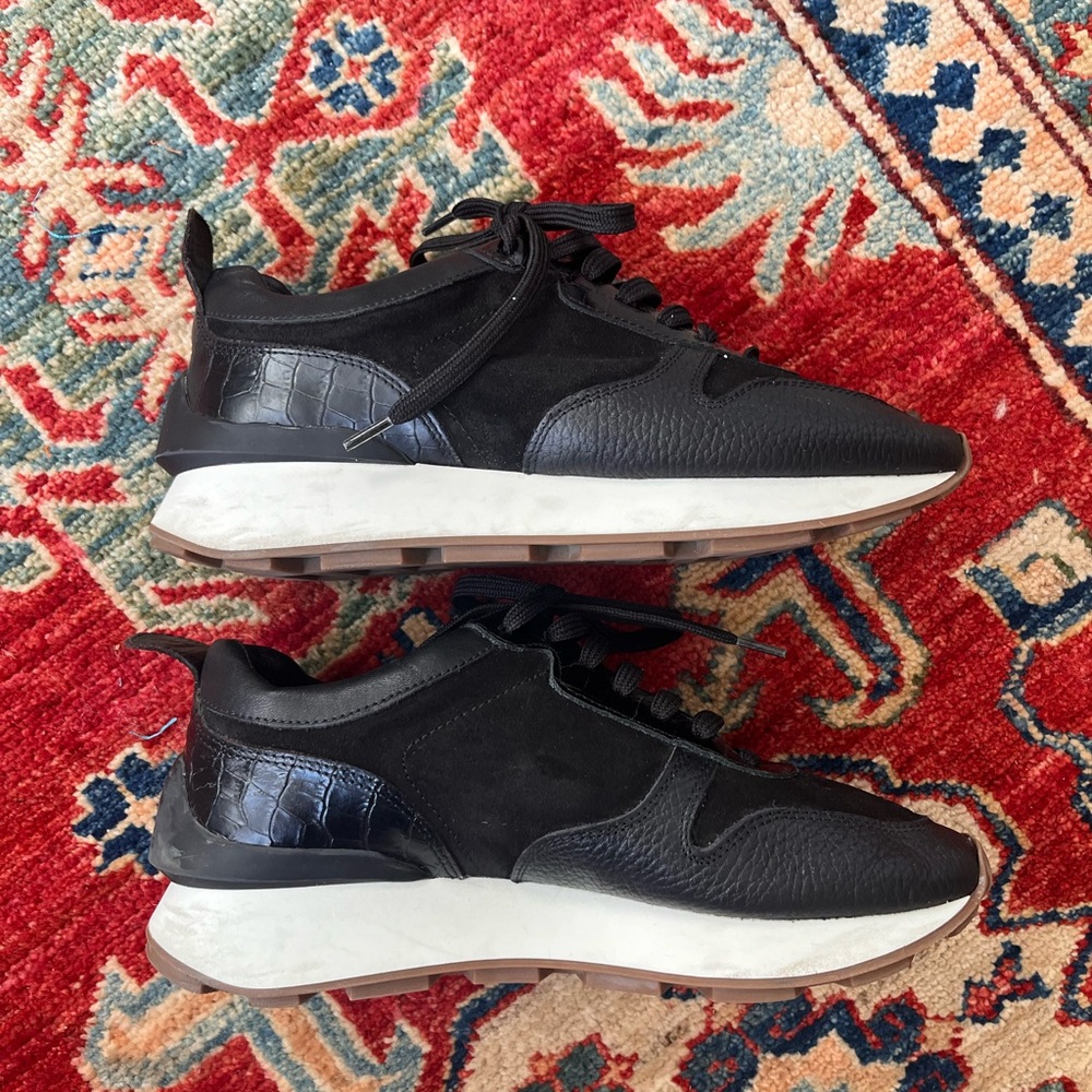 Black leather, size 6 Massimo Dutti sneakers,like new, super comfortable